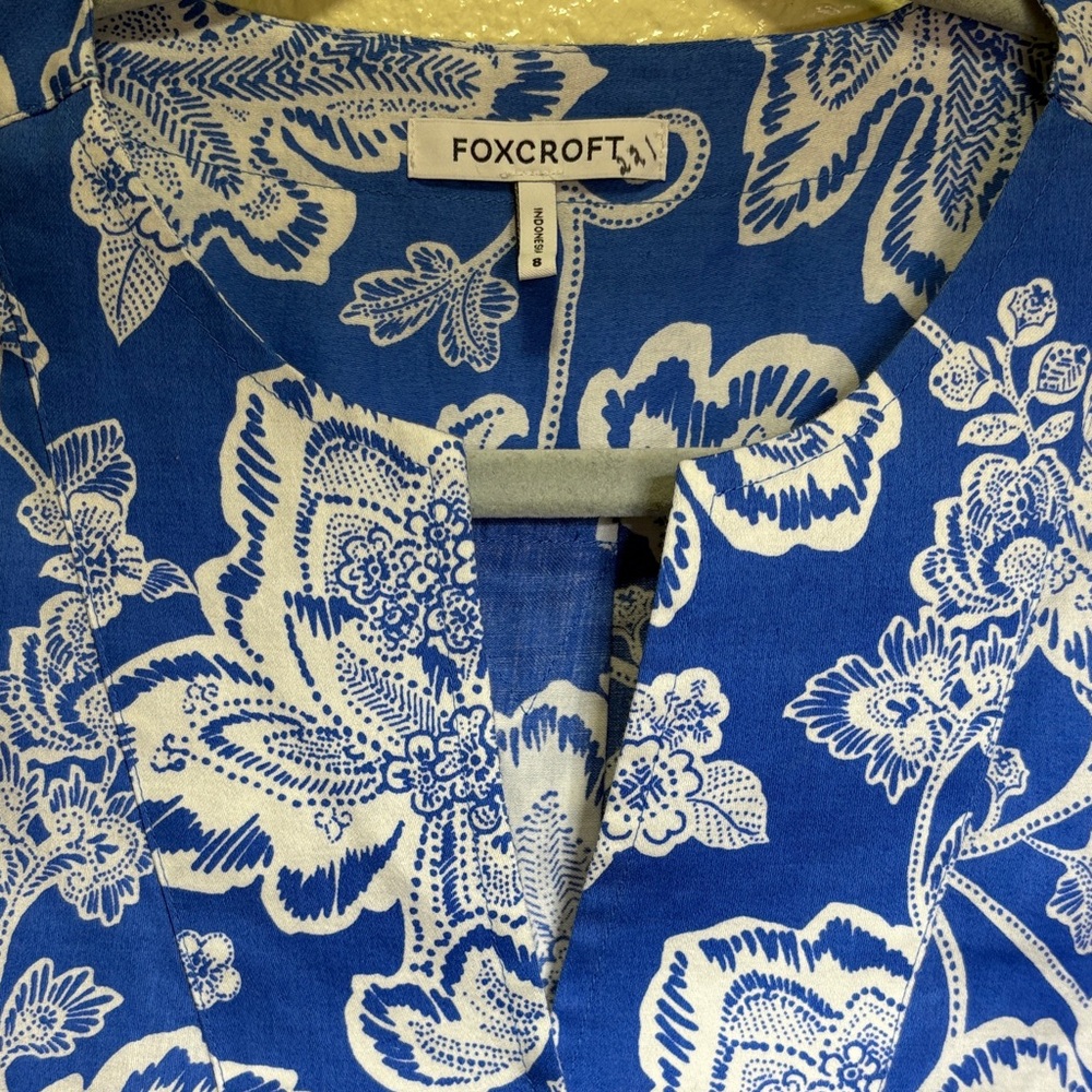 Foxcroft Royal Blue White Floral Split V Tunic - Picture 5 of 12